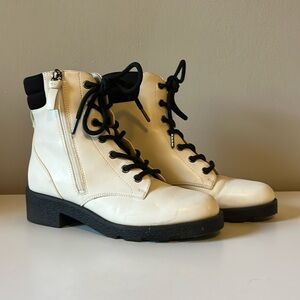 Dr. Scholl’s white boots size 6